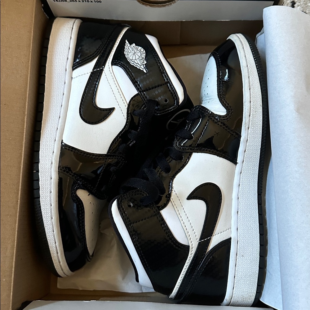 GUC Jordan 1 Mid SE Carbon Fiber Sneakers - Size 4Y - Picture 6 of 16